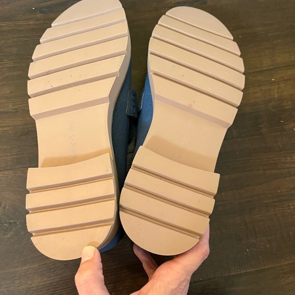 Stylish Blue Suede Loafers - Picture 4 of 6